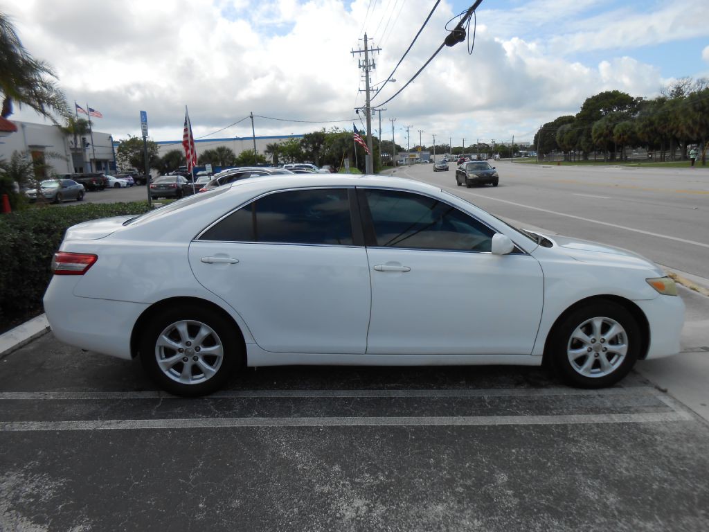 2011 Toyota Camry Image 6