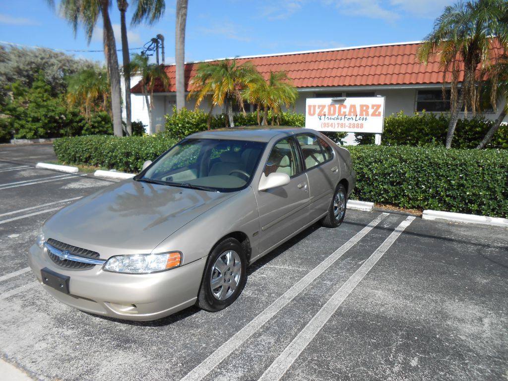 2001 Nissan Altima Image 1