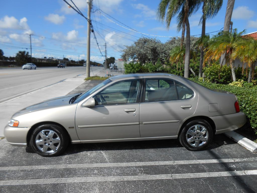 2001 Nissan Altima Image 2