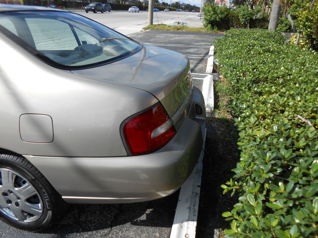 2001 Nissan Altima Image 4