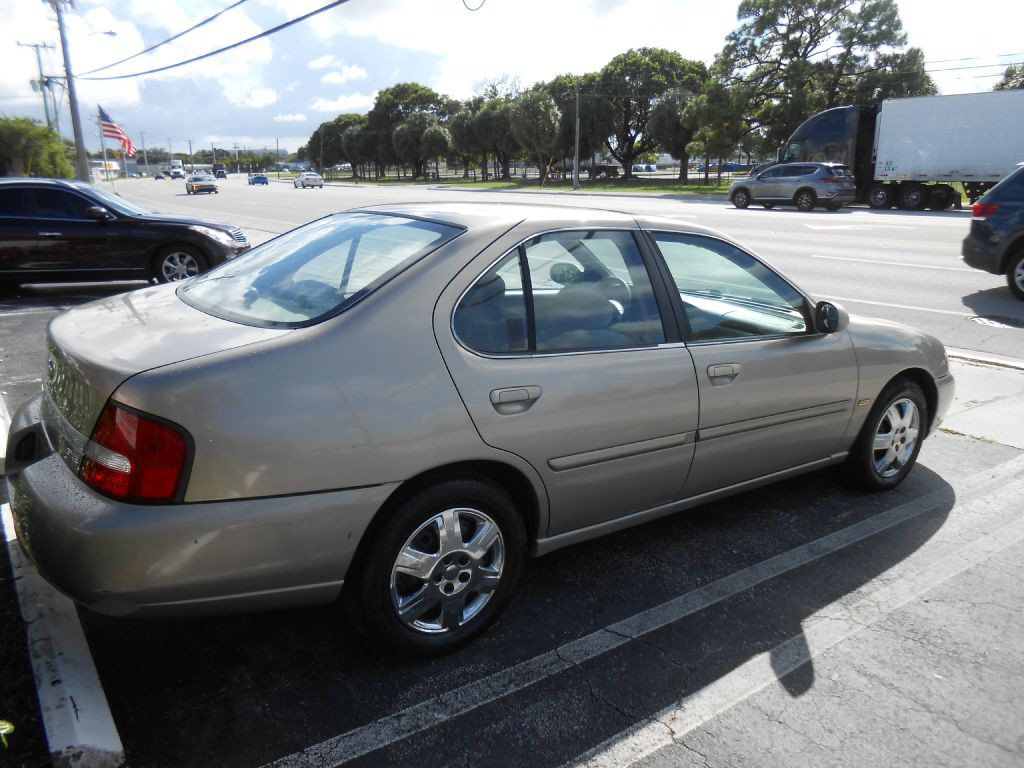 2001 Nissan Altima Image 5