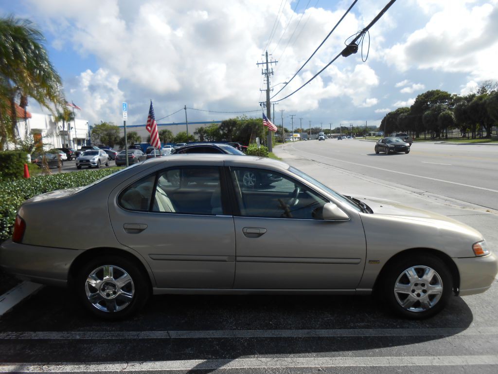 2001 Nissan Altima Image 6