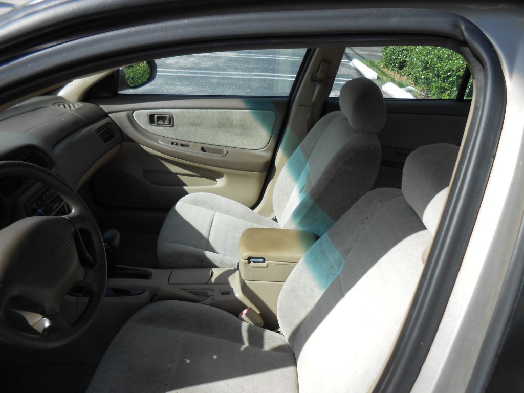 2001 Nissan Altima Image 10