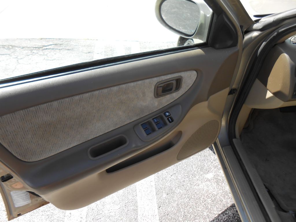 2001 Nissan Altima Image 11