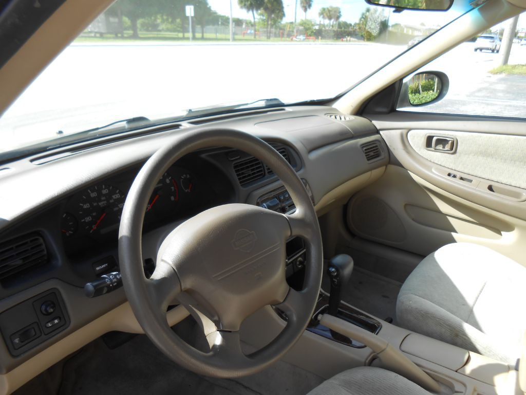 2001 Nissan Altima Image 12