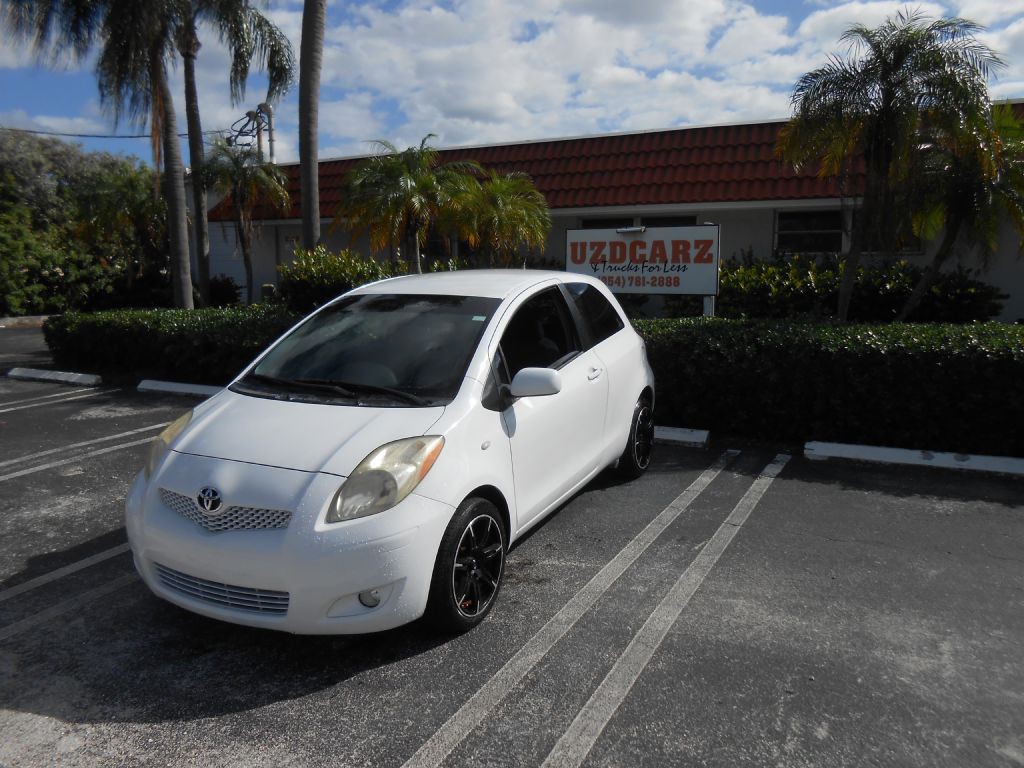 2010 Toyota Yaris Image 1