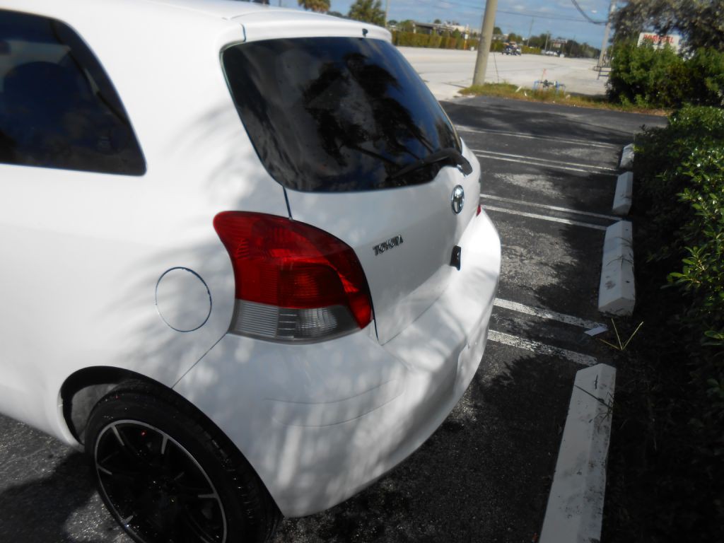 2010 Toyota Yaris Image 4