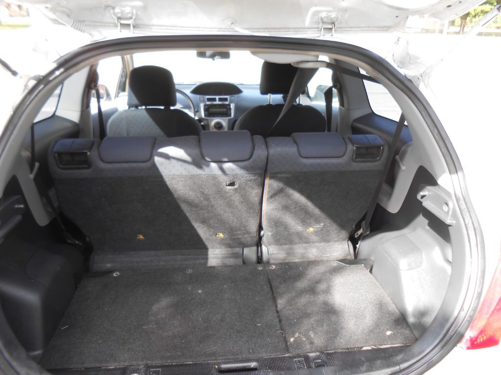 2010 Toyota Yaris Image 5
