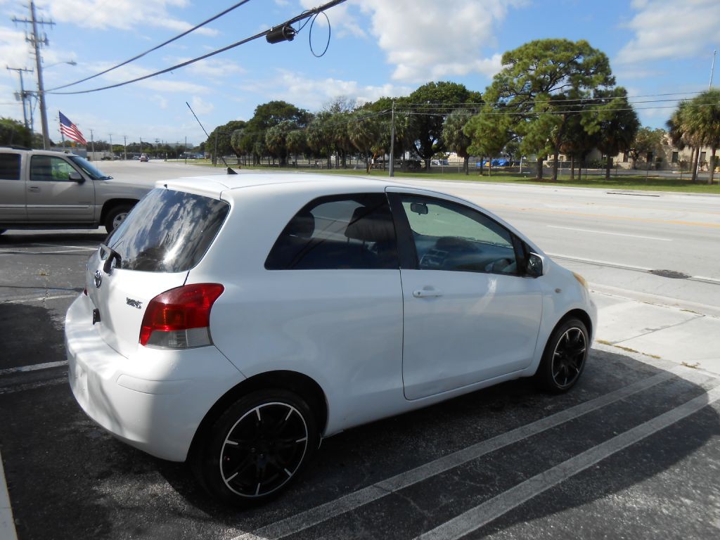 2010 Toyota Yaris Image 6