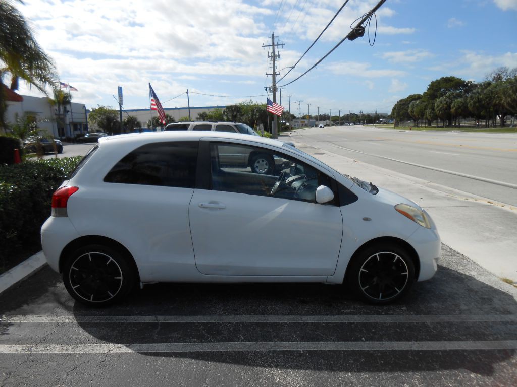 2010 Toyota Yaris Image 7