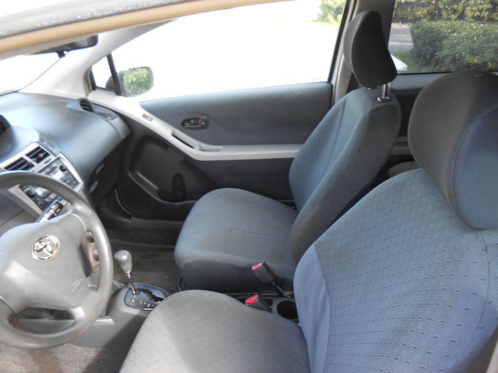 2010 Toyota Yaris Image 13