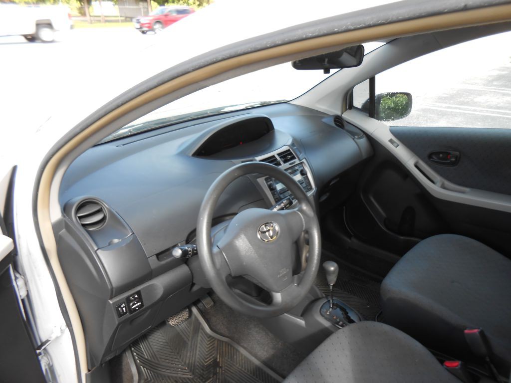 2010 Toyota Yaris Image 14