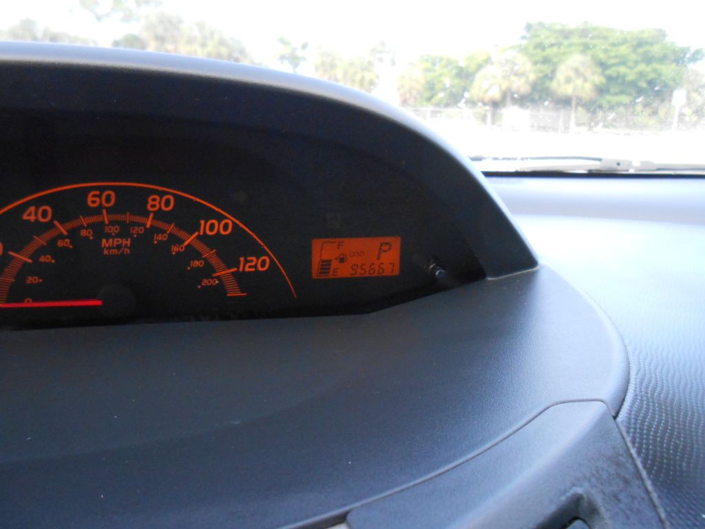 2010 Toyota Yaris Image 17