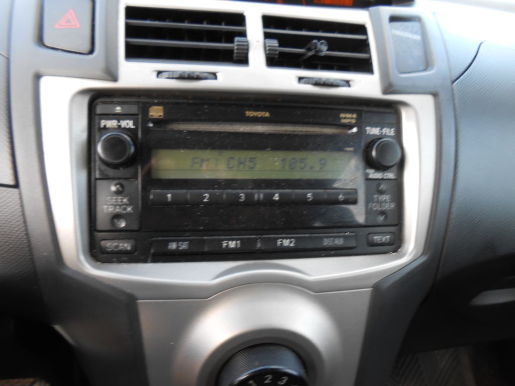 2010 Toyota Yaris Image 18