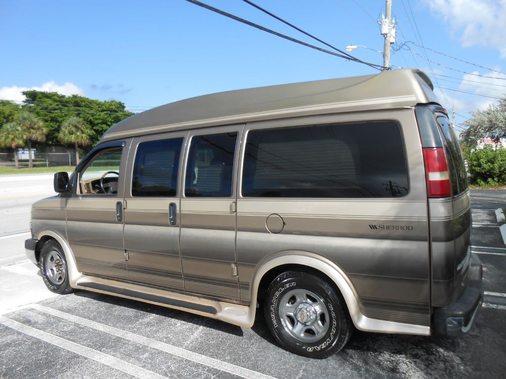 2003 Chevrolet Express Image 3