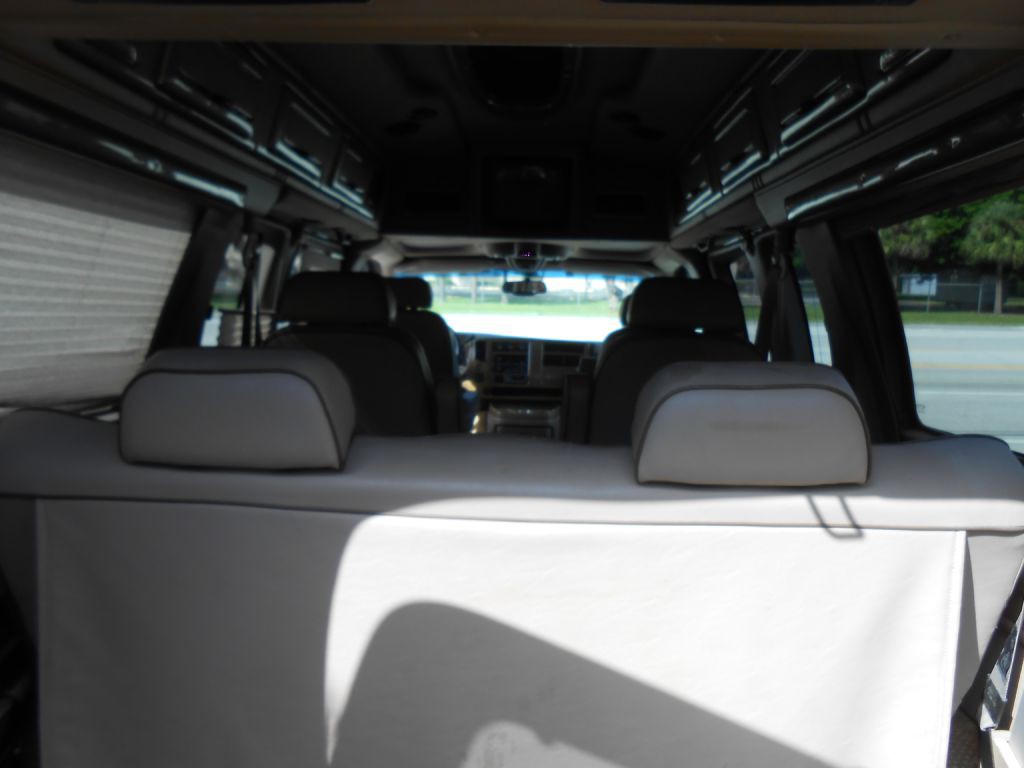2003 Chevrolet Express Image 6