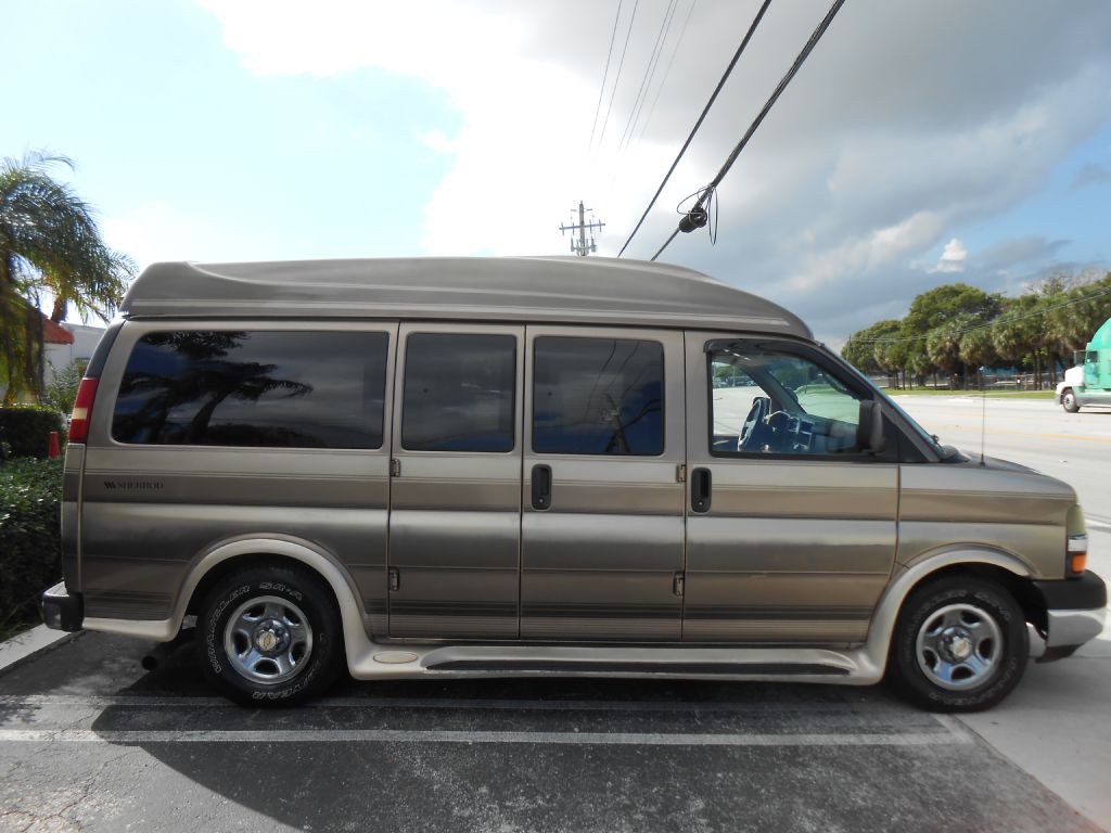 2003 Chevrolet Express Image 8
