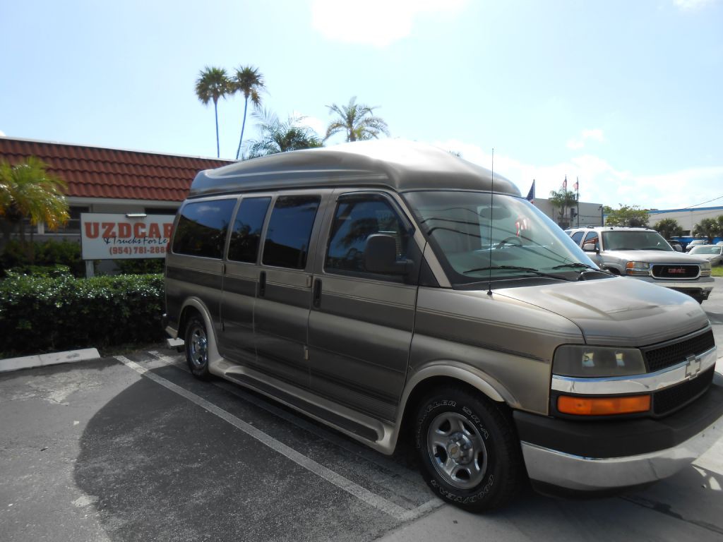 2003 Chevrolet Express Image 9