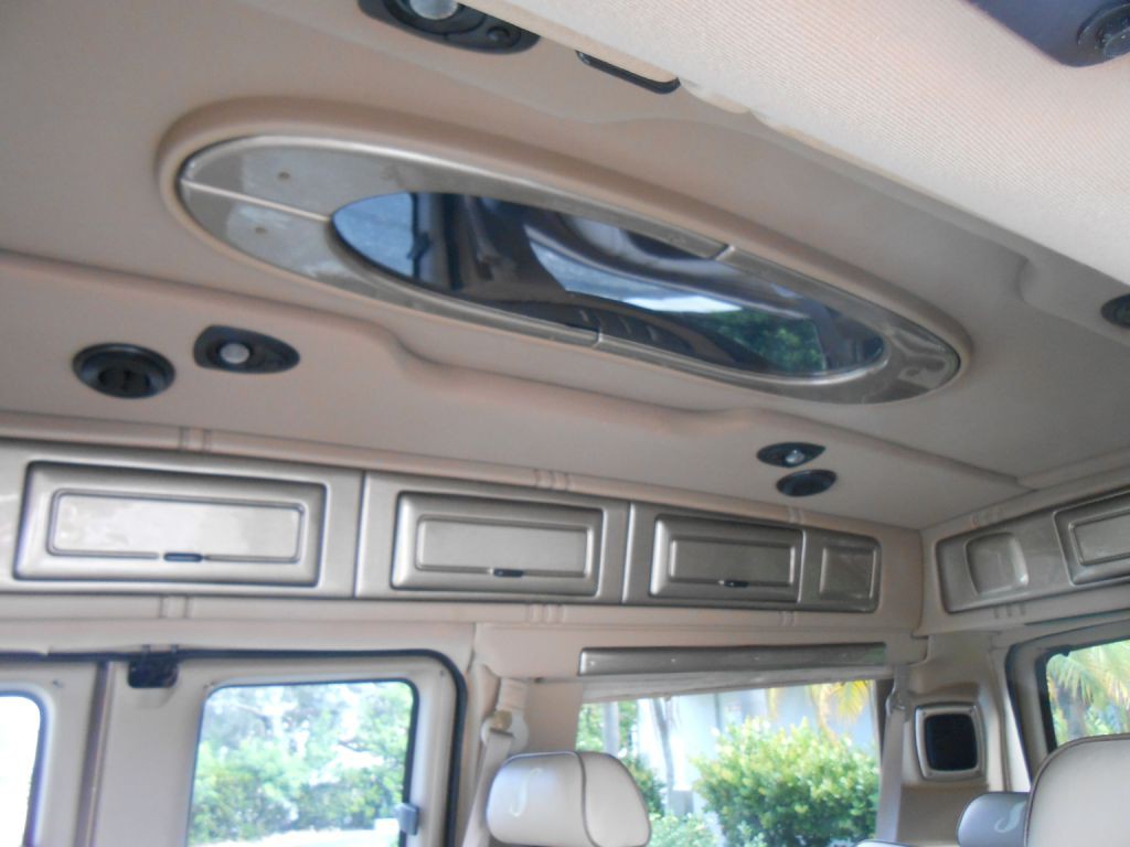 2003 Chevrolet Express Image 16