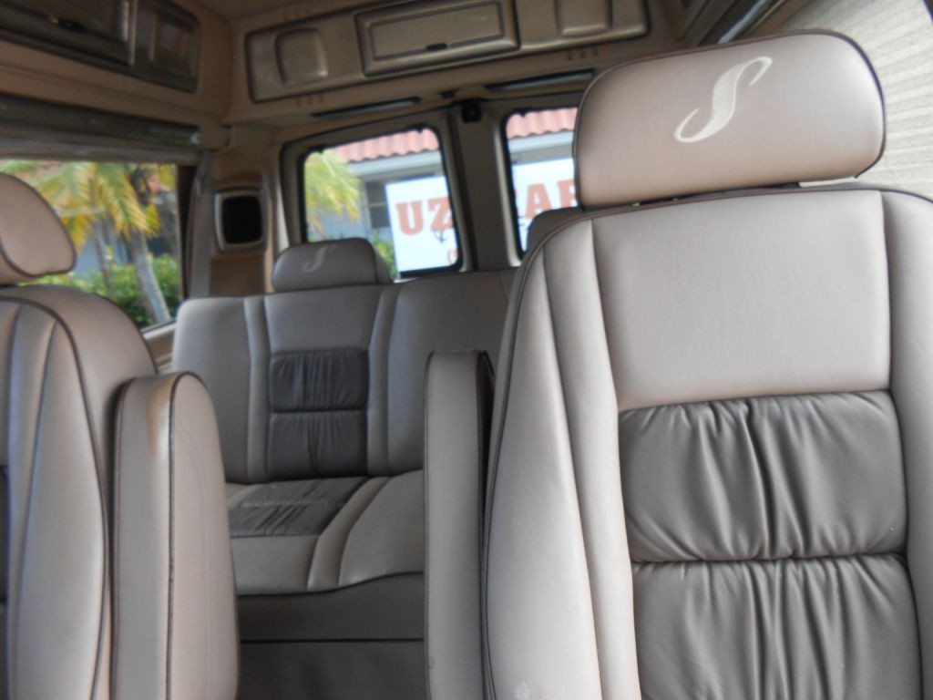 2003 Chevrolet Express Image 17