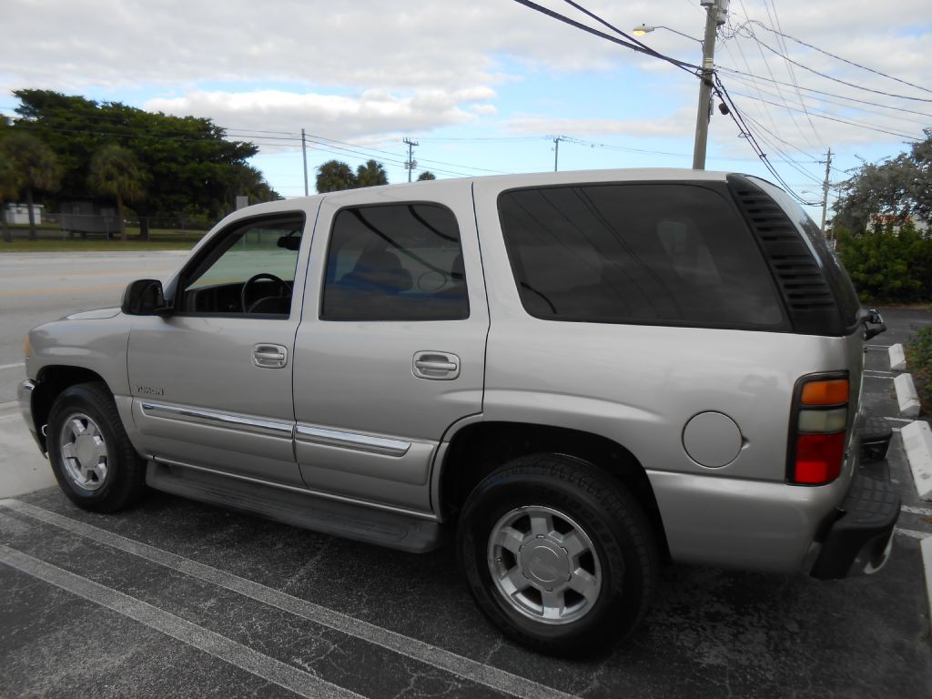 2005 GMC Yukon Image 3