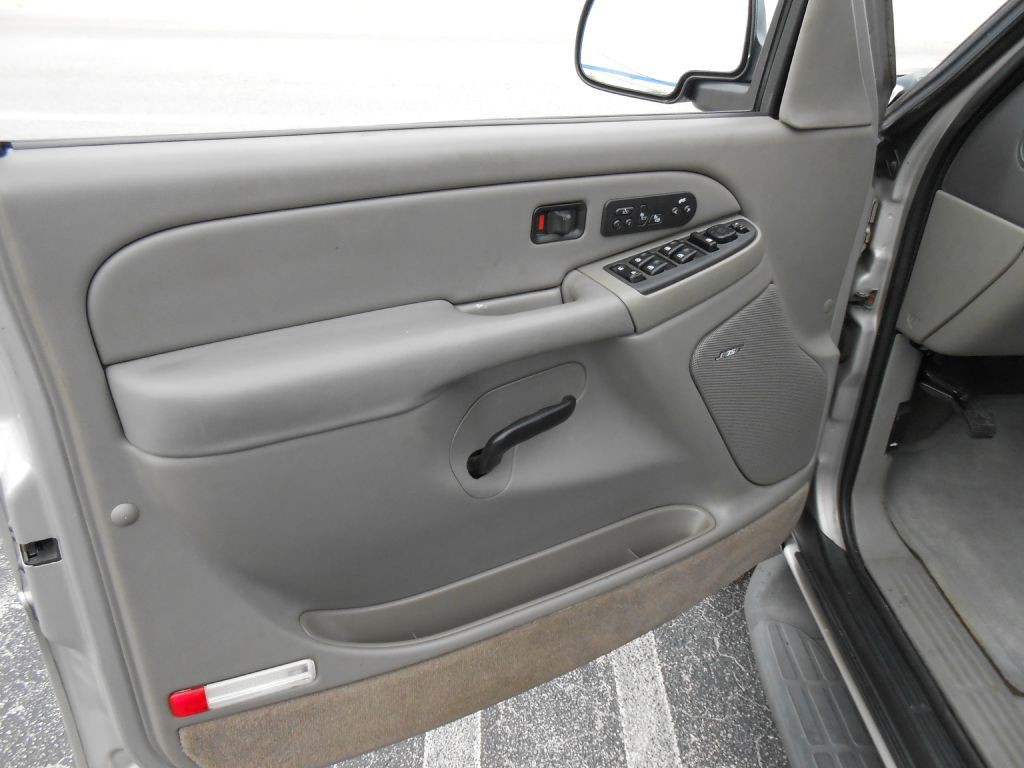 2005 GMC Yukon Image 10