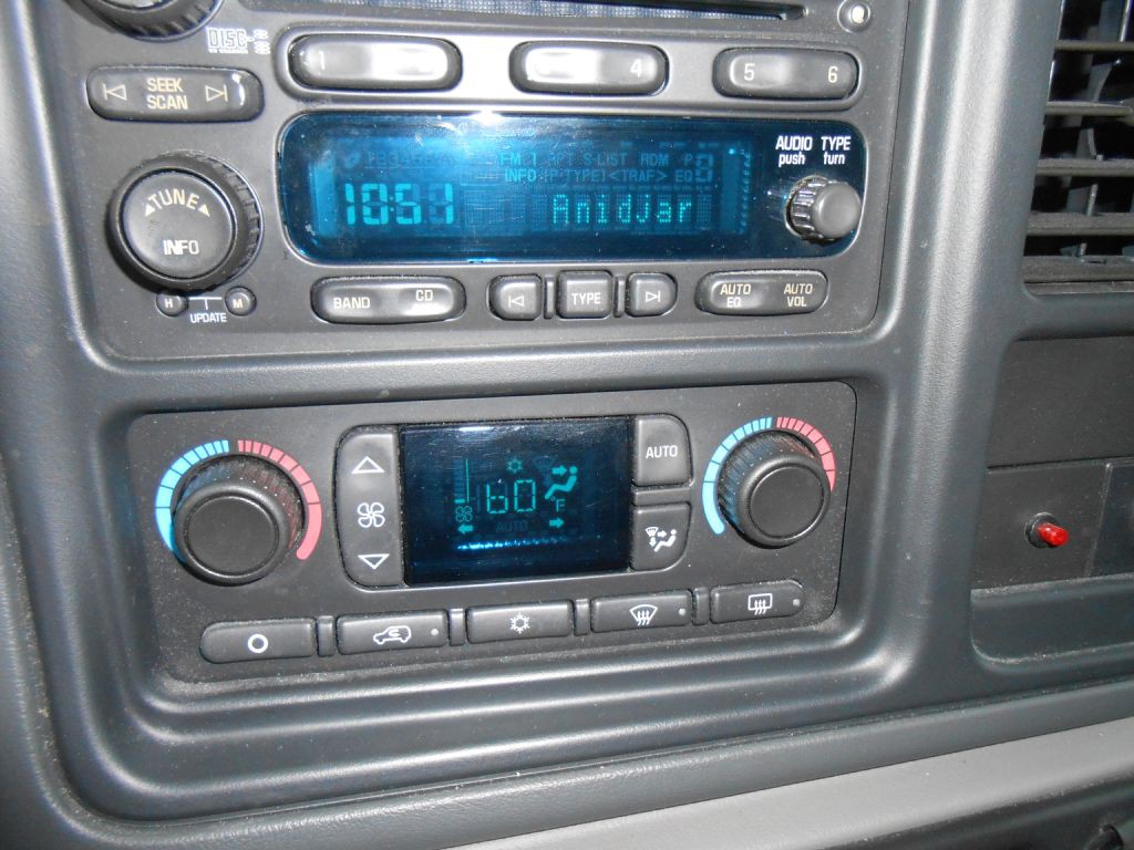 2005 GMC Yukon Image 15