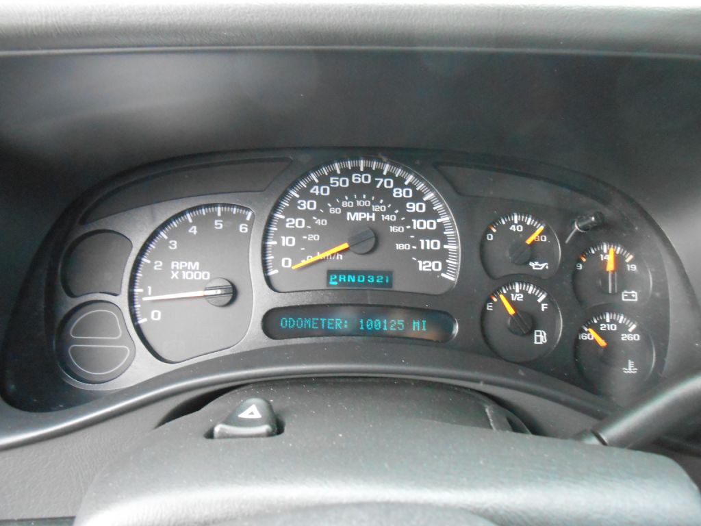 2005 GMC Yukon Image 16