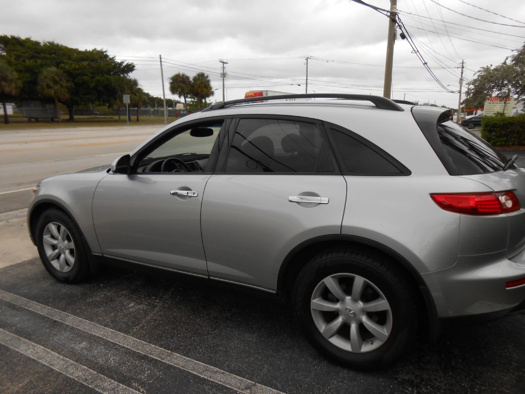 2005 INFINITI FX35 Image 3