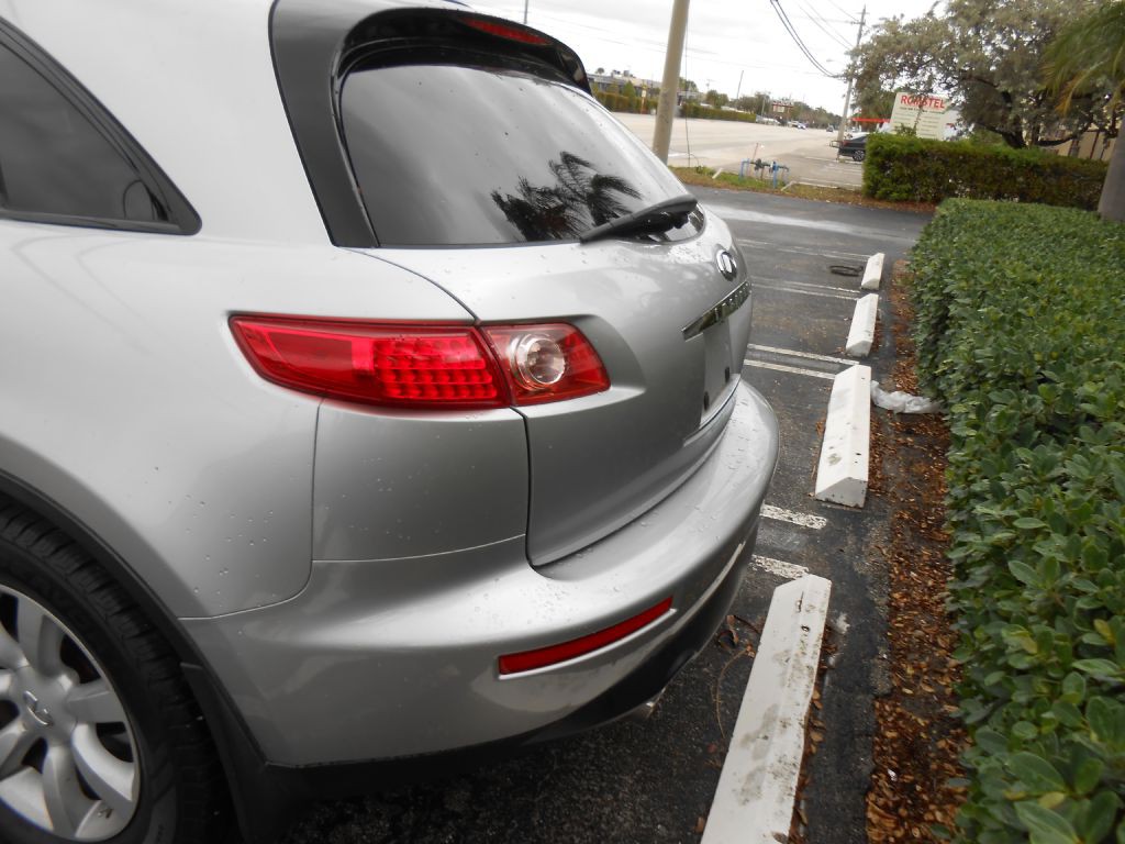 2005 INFINITI FX35 Image 4