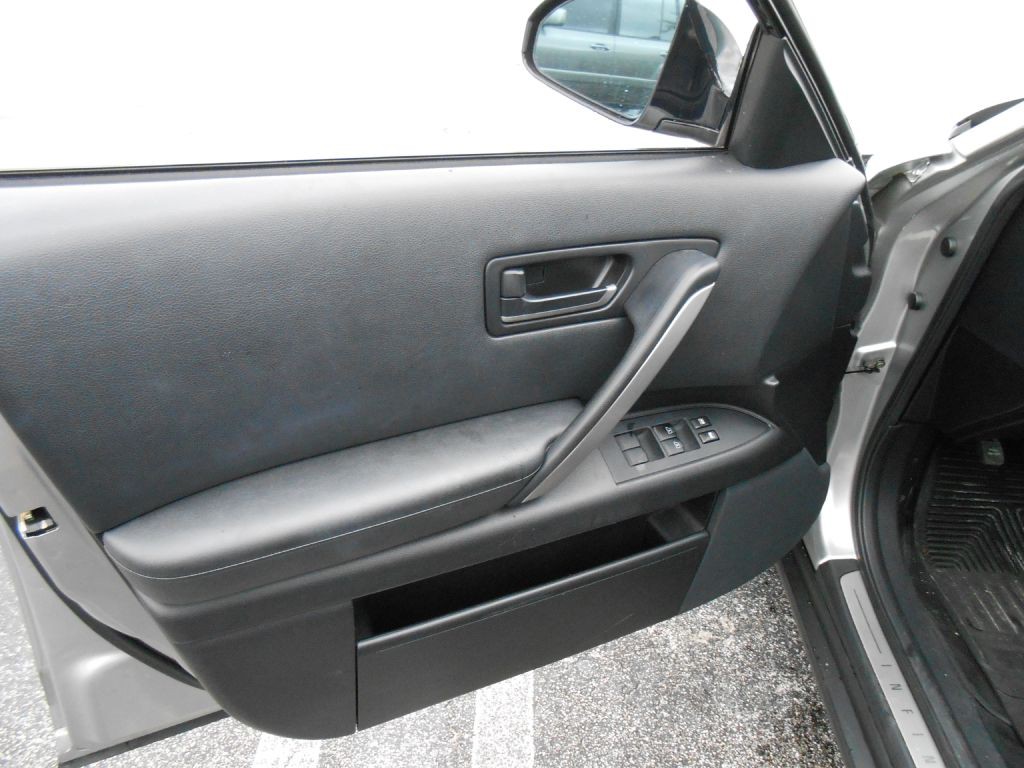 2005 INFINITI FX35 Image 9