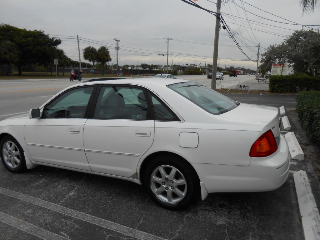 2000 Toyota Avalon Image 3