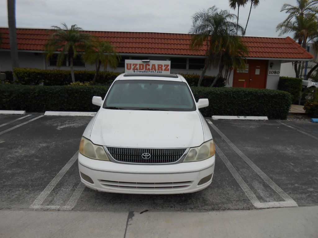 2000 Toyota Avalon Image 8