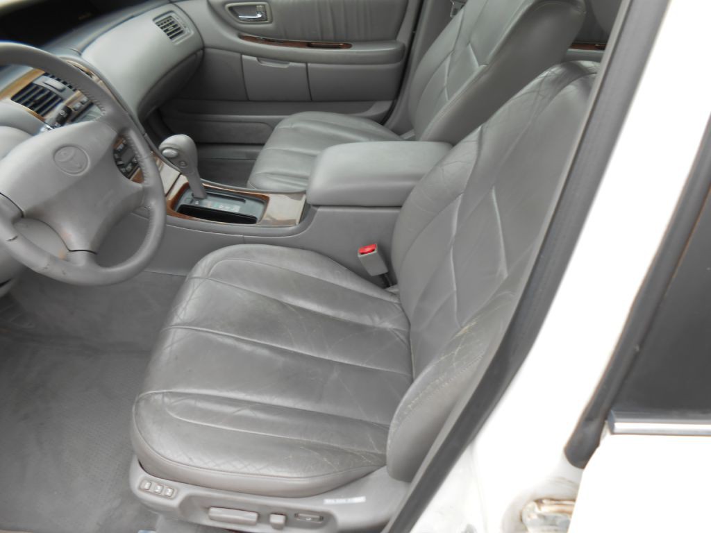 2000 Toyota Avalon Image 11