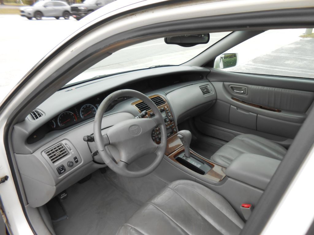2000 Toyota Avalon Image 12