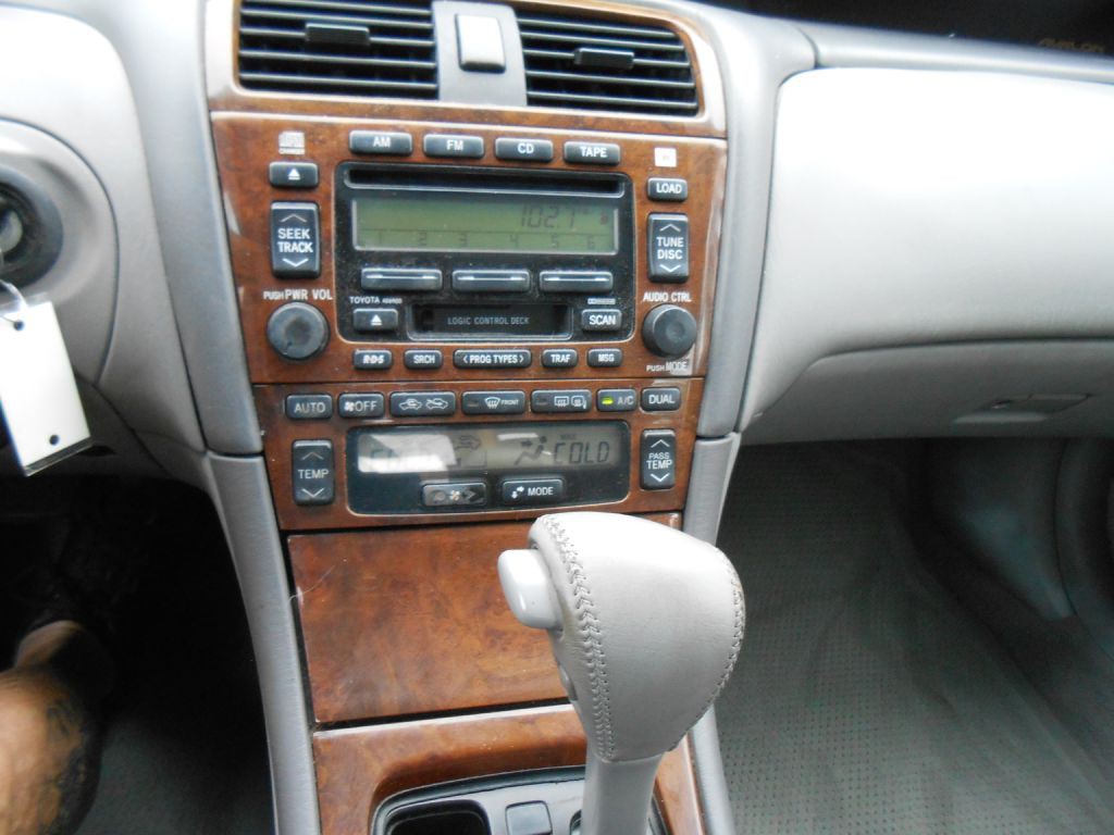 2000 Toyota Avalon Image 13