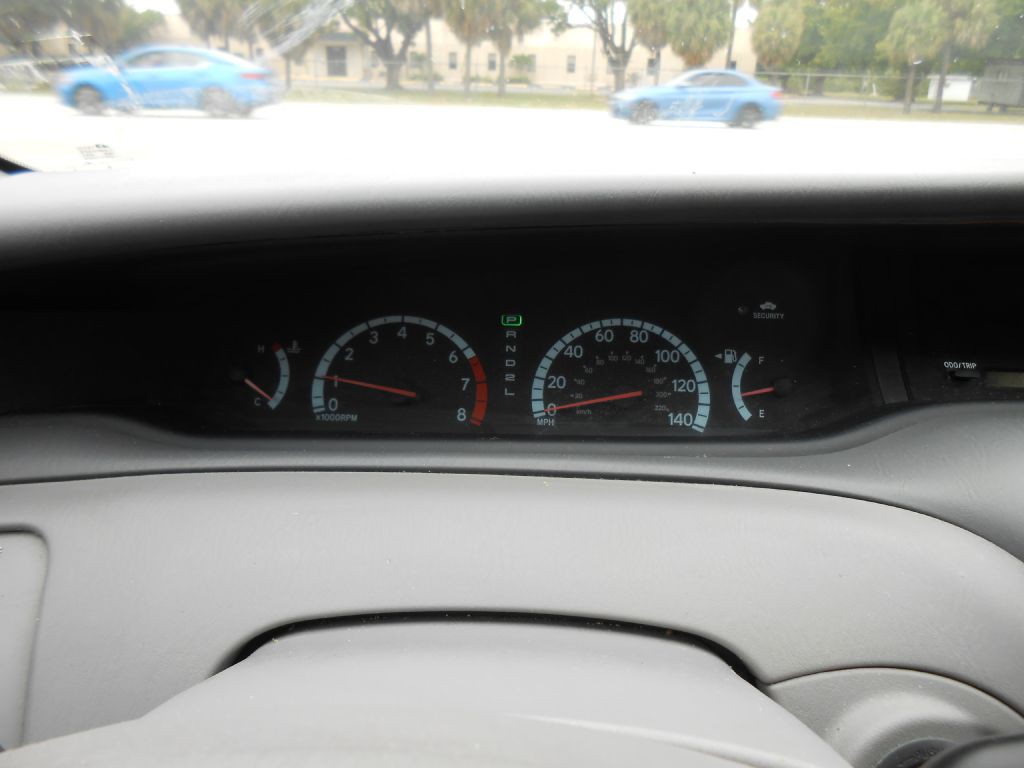 2000 Toyota Avalon Image 15