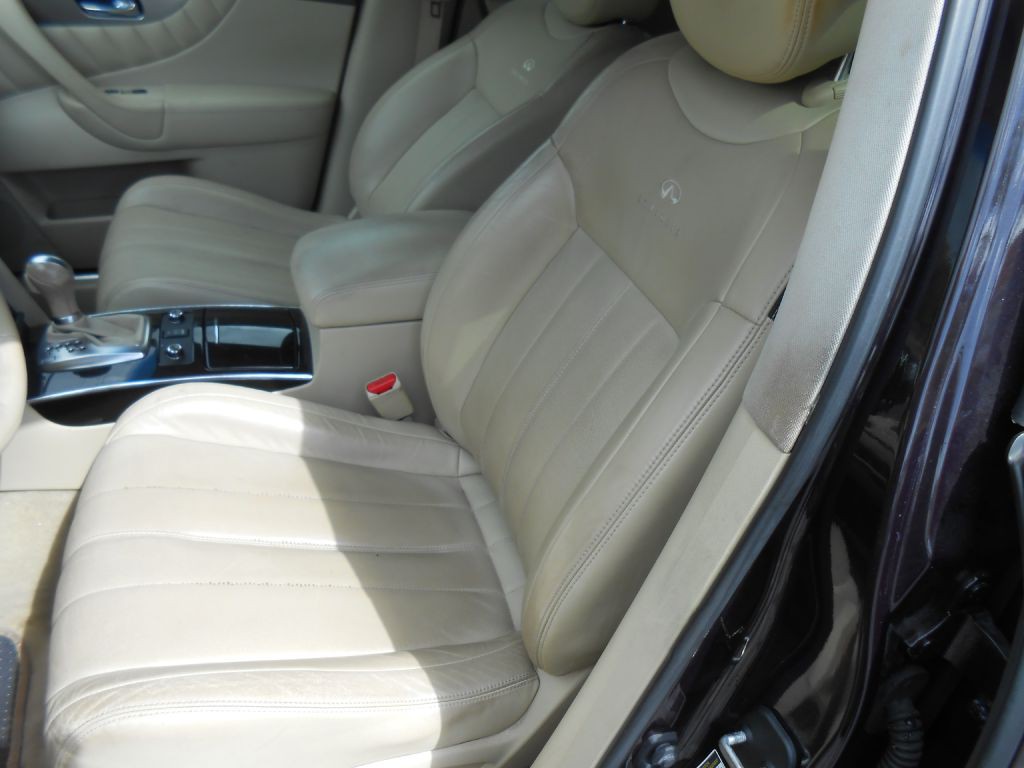 2012 INFINITI FX35 Image 10