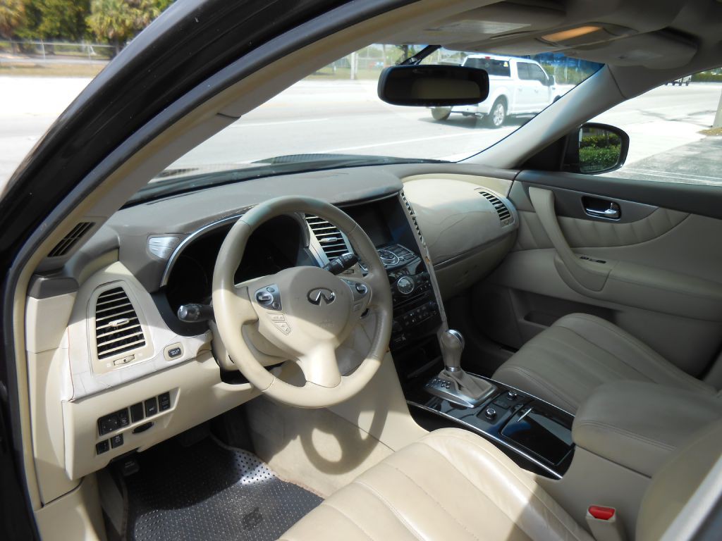 2012 INFINITI FX35 Image 11