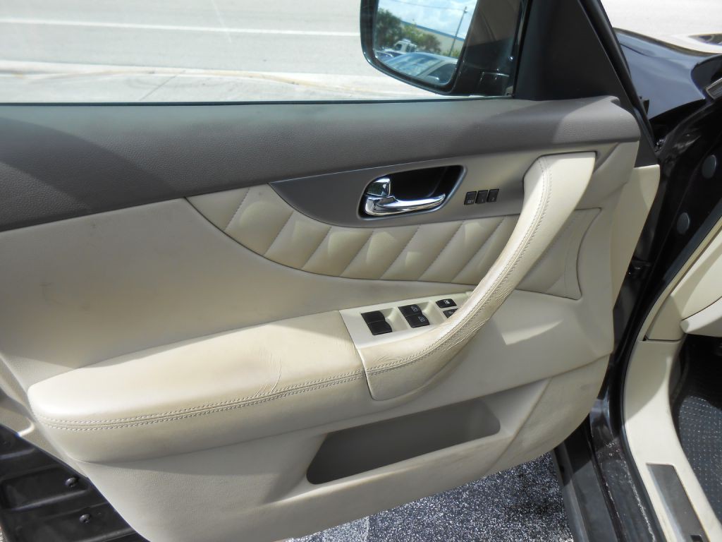 2012 INFINITI FX35 Image 12