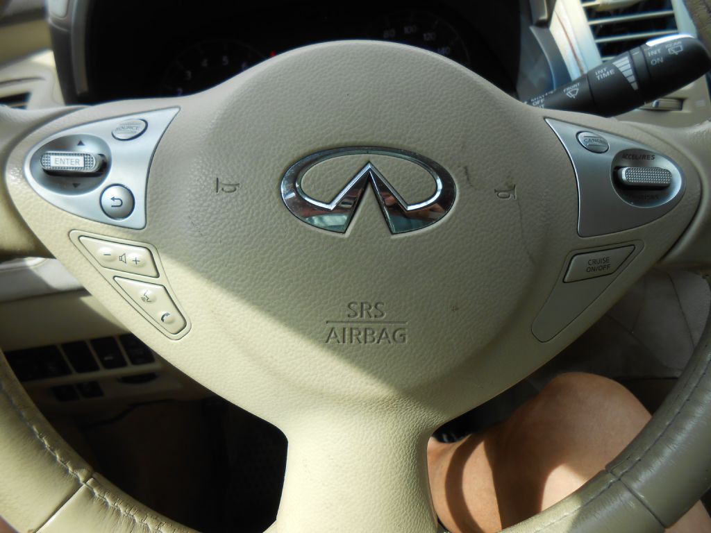 2012 INFINITI FX35 Image 17