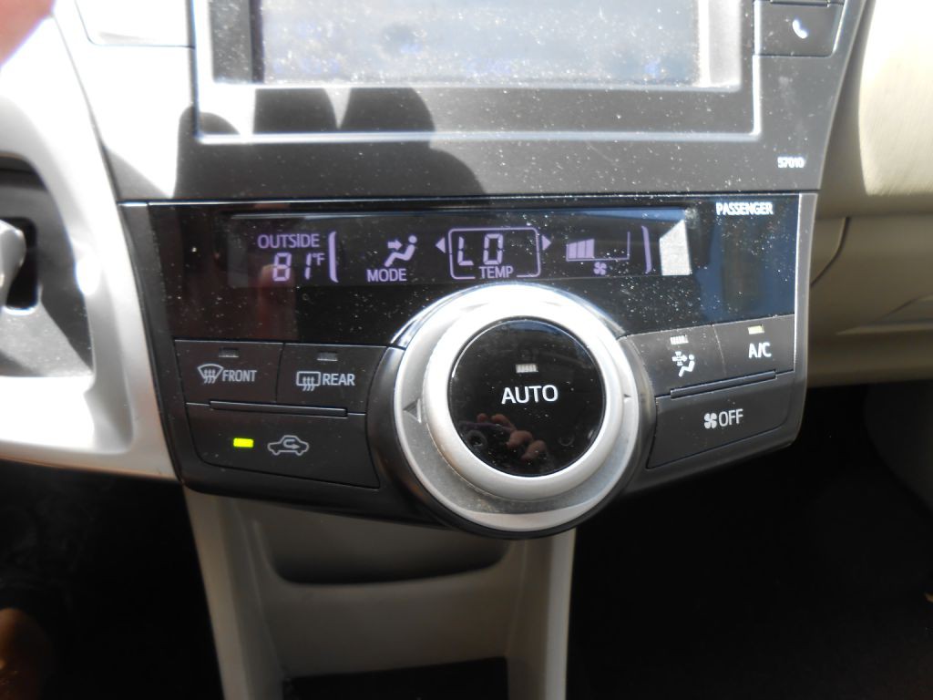 2014 Toyota Prius Image 16