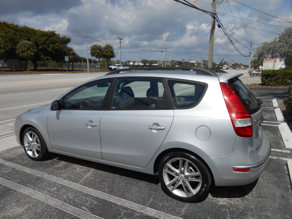2010 Hyundai Elantra Image 3