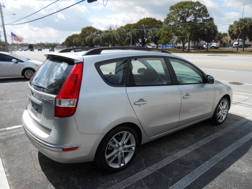 2010 Hyundai Elantra Image 4