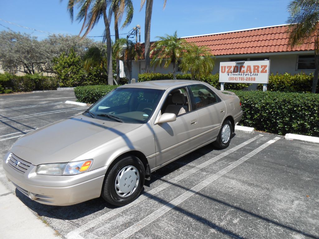 1998 Toyota Camry Image 1