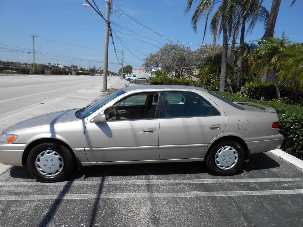1998 Toyota Camry Image 2