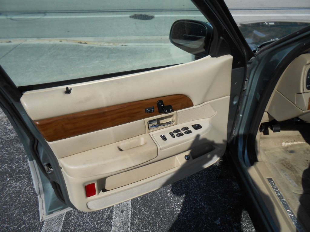 2006 Mercury Grand Marquis Image 11