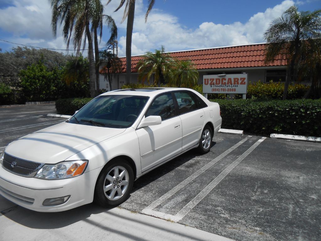 2001 Toyota Avalon Image 1