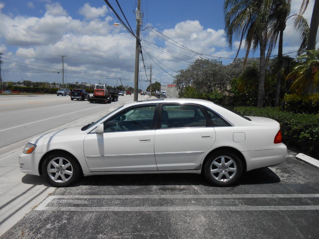 2001 Toyota Avalon Image 2