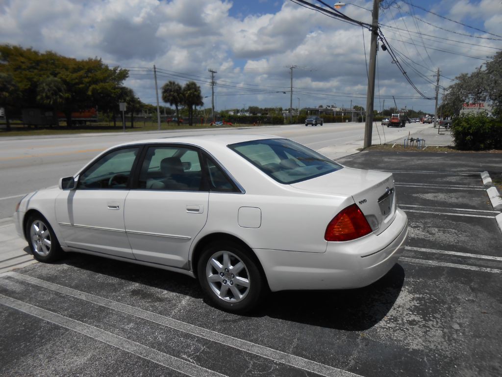 2001 Toyota Avalon Image 3